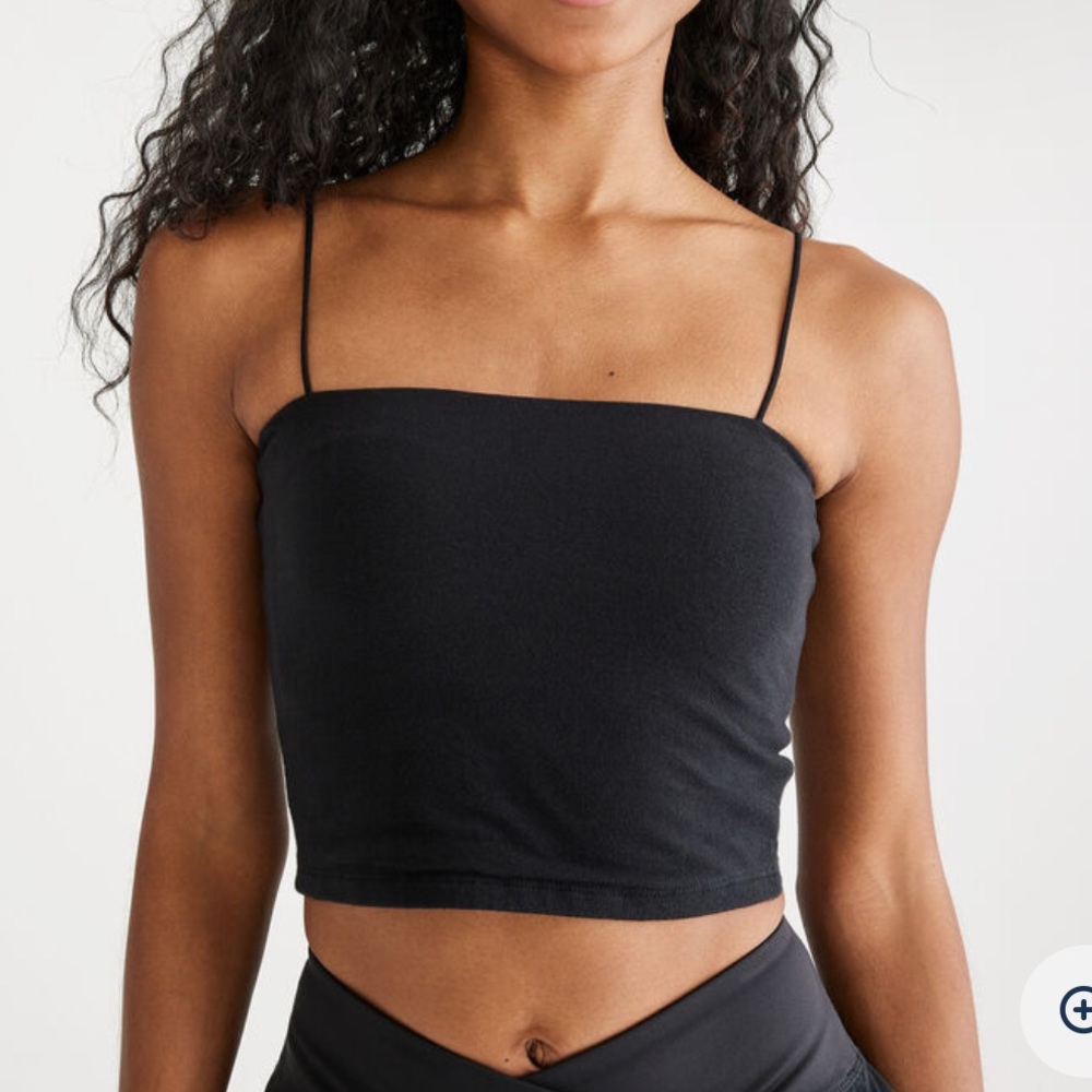 BLACK CROPPED TANK